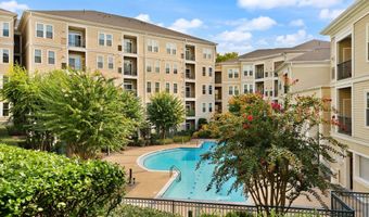2465 ARMY NAVY Dr 204, Arlington, VA 22206
