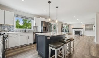 46 Purdy Ln, Amityville, NY 11795