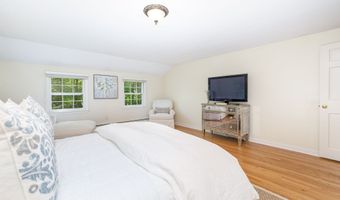 60 Old Wood Rd, Avon, CT 06001