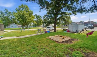 922 3rd Ave, Ackley, IA 50601