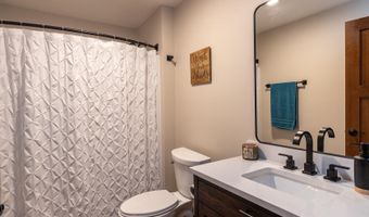 1101 W STARVIEW Ct, Appleton, WI 54913
