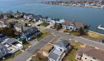 9 Cabot Rd W, Massapequa, NY 11758