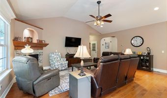 18 Yarmouth Dr, Bella Vista, AR 72715