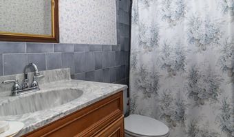 34 Michele Dr, Middletown, NJ 07748