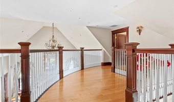 99 N Cliff Dr, Narragansett, RI 02882