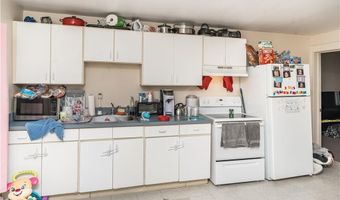 176 RAILROAD St, Lincoln, RI 02838