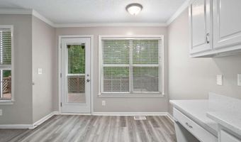 1027 Regency Dr, Acworth, GA 30102