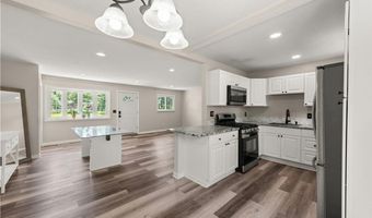 794 Robinhood Dr, Aurora, OH 44202