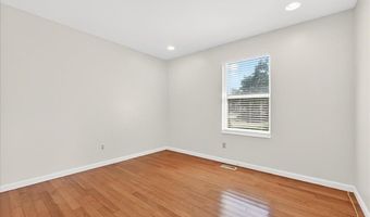 701 Kehrs Mill Rd, Ballwin, MO 63011
