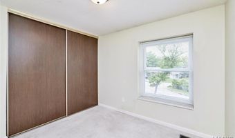 241 Valleyoak Ct, Ballwin, MO 63021