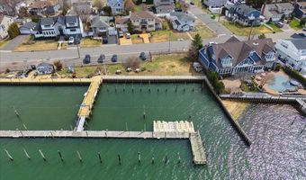 9 Cabot Rd W, Massapequa, NY 11758