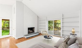 31 Stanchion Ave, Jamestown, RI 02835