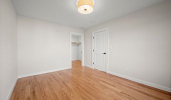 8 Fieldstone Ct 8, Bethel, CT 06801