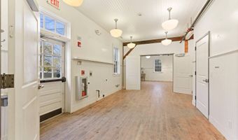 11 Indian Wells Hwy, Amagansett, NY 11930