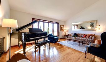 2042 S Goebbert Rd, Arlington Heights, IL 60005