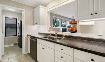 814 Prairie St, Adel, IA 50003