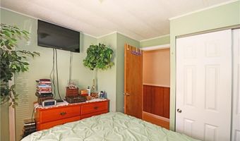 56 Bayview Pkwy, Middletown, RI 02842