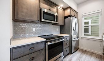 166 Mountain View Dr, Ashland, OR 97520