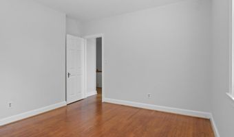 2323 N BURLINGTON St, Arlington, VA 22207