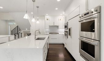 11 Crenshaw Ln 11, Andover, MA 01810
