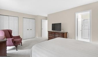 7504 WESTLAKE Ter 25, Bethesda, MD 20817