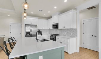 2132 Longhorn Trl, Altus, OK 73521