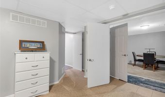 502 Oak Ridge Trails Ct, Ballwin, MO 63021