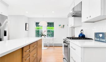114 Rodman St, Narragansett, RI 02882