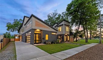 609 SW 4th St, Bentonville, AR 72712