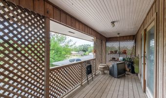 1208 N Woodlawn Dr, Alice, TX 78332