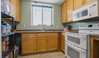 379501 N SHORE Dr, Aberdeen, SD 57401