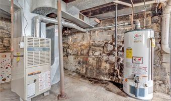 483 N Main St, Amherst, OH 44001