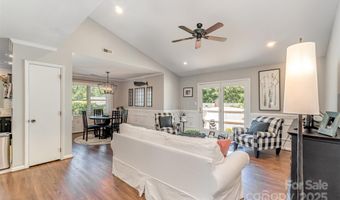 2722 Hillmont Dr, Charlotte, NC 28226