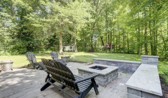 35 Woodsedge Ct, Berlin, CT 06037