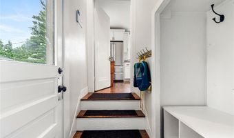 15 Berwick Pl, East Providence, RI 02916