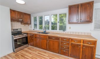 137 Kingstown Rd, Narragansett, RI 02882