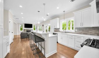 8 A Mason Ave, Bayonne, NJ 07035