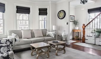 16 Carroll Ave, Newport, RI 02840