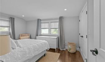 18 Sylvan Ter, Newport, RI 02840