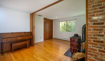 87 Pleasant Dr, Bethany, CT 06524