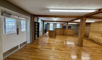 4402 220Th Trl, Amana, IA 52203