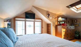 22 Harrison St, Bristol, RI 02809