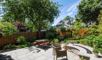 44 Third St, Newport, RI 02840