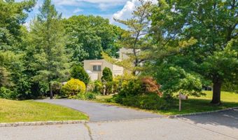 4 High Mountain Trl, Bayonne, NJ 07035
