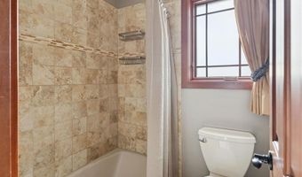 1331 N BRIARCLIFF Dr, Appleton, WI 54915