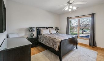 500 E Sherwood Dr, Addison, IL 60101