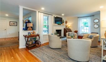 155 Oakdale Rd, North Kingstown, RI 02852
