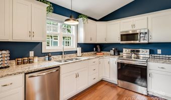 868 Sand Hill Rd, Asheville, NC 28806