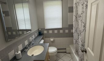 7 School St, Burlington, CT 06013