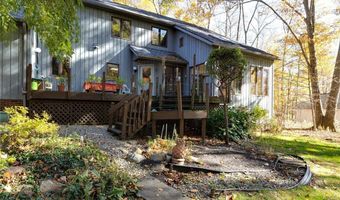 200 GREENTREE Cir, Aurora, OH 44202